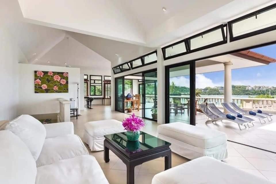 Beachfront Panoramic Pool 4 Bedroom Vila Phuket