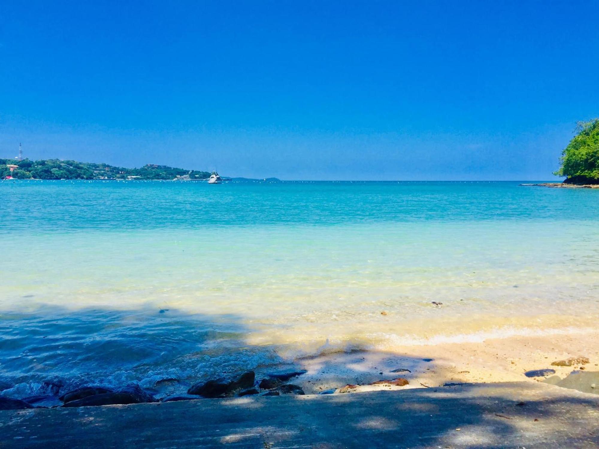 Beachfront Panoramic Pool 4 Bedroom Vila *